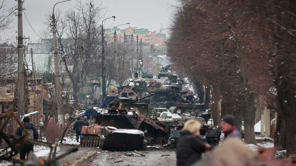 Stuck at war-zone like Ukraine? Do's & Don'ts that you should follow in conflict zones | VIDEO