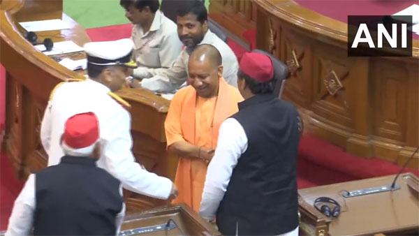 Watch: Yogi Adityanath, Akhilesh Yadav are all smiles in the assembly