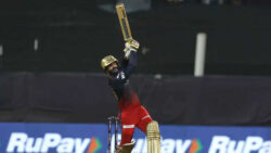 Du Plessis hails Karthik, bowlers in RCB's win over Delhi