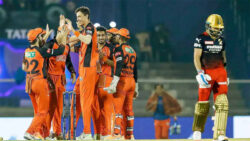 Sunrisers Hyderabad blow away Royal Challengers Bangalore