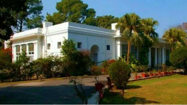 8 eminent artistes asked to vacate govt bungalows by May 2