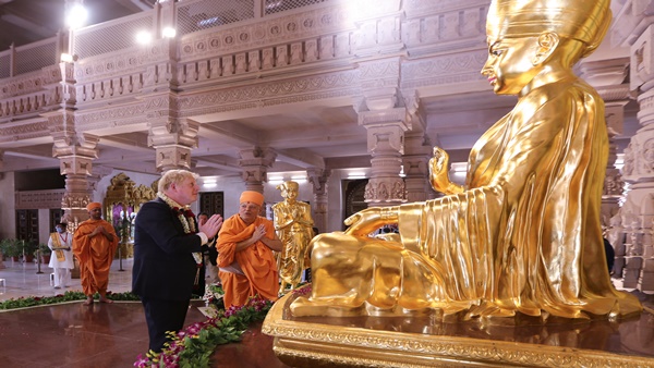 Boris Johnson visits Gujarat biotech university, Akshardham Temple [Pics, Video]