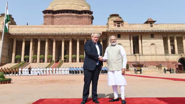 PM Modi receives Boris Johnson at Rashtrapati Bhavan