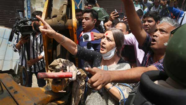 Jahangirpuri violence: CPM's Brinda Karat blocks bulldozer in Delhi