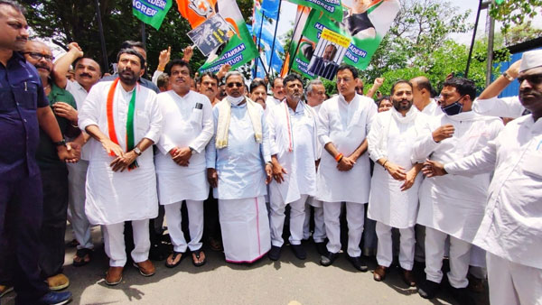 Contractor's Death: Several Cong leaders detained during protest march seeking Eshwarappa's resignation