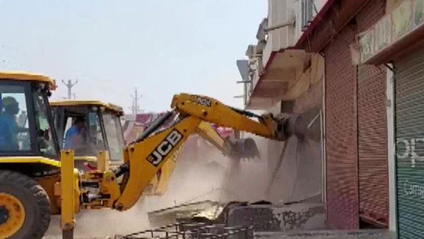 Madhya Pradesh: Administration starts demolition of illegal constructions of stone pelters