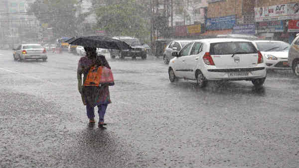 Mumbai wakes up to rains: Watch images and video