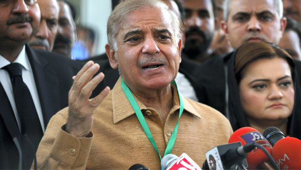 Watch: Shahbaz Sharif becomes a Tysone before a mic