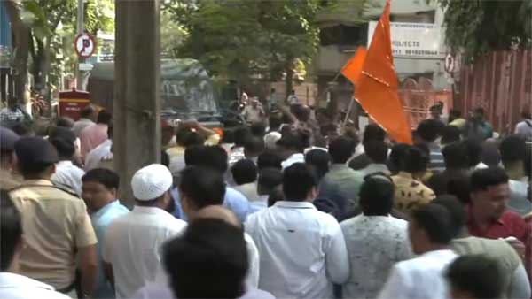 'Hanuman Chalisa' row: Shiv Sena workers protest outside Rana couple residence