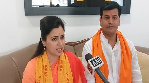 Hanuman Chalisa row: HC refuses to quash FIR against MP Navneet Rana and her MLA husband Ravi Rana