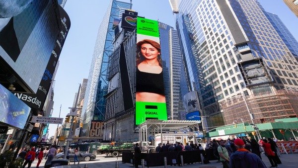 Indian pop star Dhvani Bhanushali makes it to the Times Square Billboard in NYC