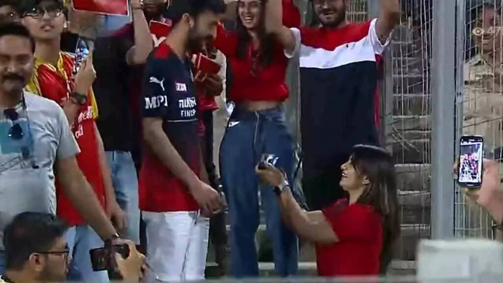 Girl proposes to RCB fan, Wasim Jaffer gives it new twist