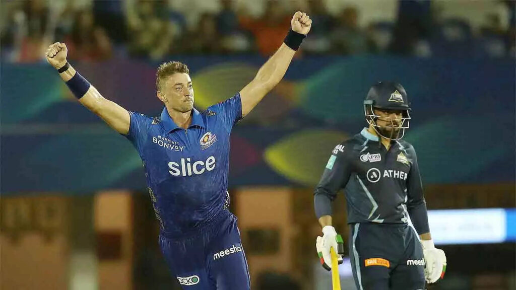 Daniel Sams bowls standout last over for Mumbai to edge Gujarat