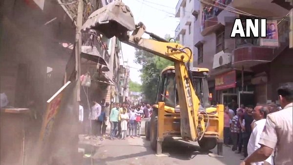 Anti-encroachment drive by Delhi civic bodies spark protest; AAP MLA Amanatullah Khan detained