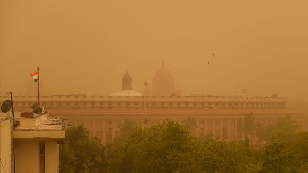 Delhi likely to witness, thunderstorm or dust storm today