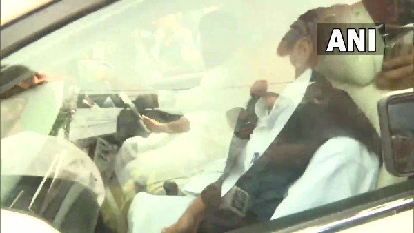 Azam khan walks out of Sitapur jail after 27 months