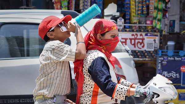 Sizzling hot temperatures: Delhi sees record 49 degrees Celsius