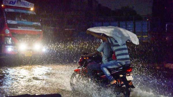 Delhi: Partly cloudy sky, thunder and lightning forecast for today