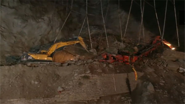 Video: Portion of mountain crashes near J&K tunnel collapse site in Ramban