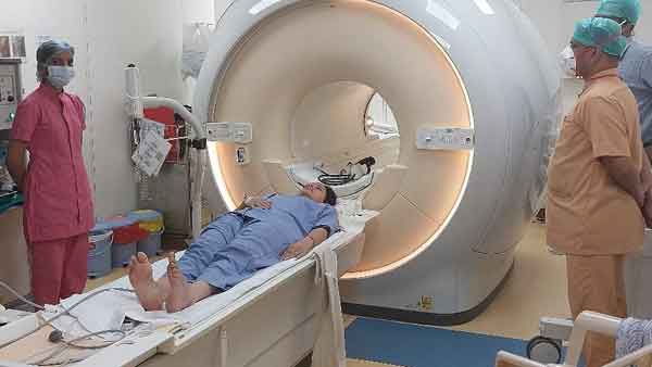 Mumbai: Navneet Rana undergoes MRI scan at Lilavati Hospital