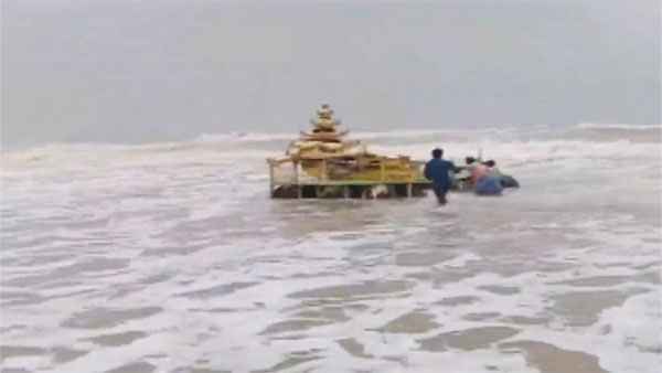 Watch: Gold-coloured chariot washes ashore in Andhra's Srikakulam amid Cyclone Asani