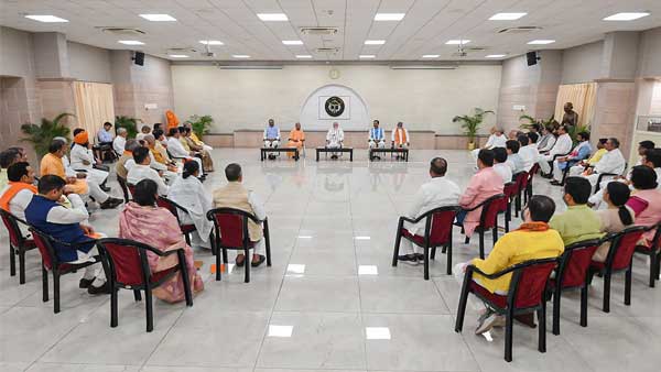 Ease of living for citizens, prime focus of meet between PM Modi, UP ministers