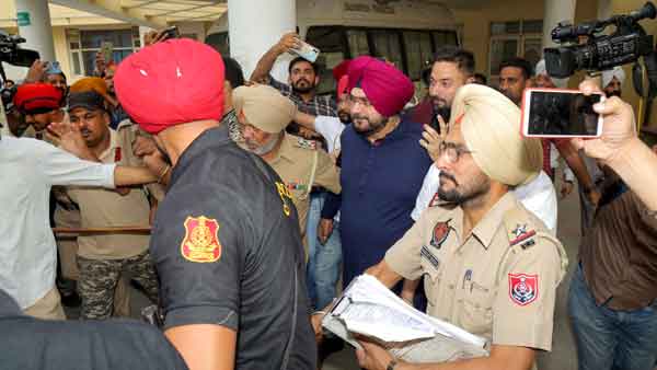 In jail Navjot Singh Sidhu assigned role of ‘munshi’