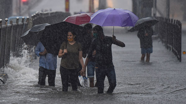 Twin cyclonic circulations keeps Karnataka, Tamil Nadu and Kerala on alert| Details here