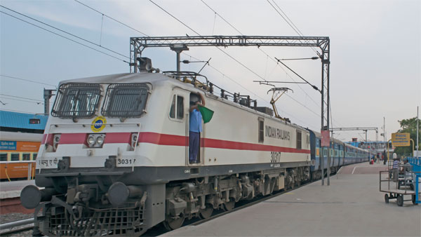 Bihar train delayed for over an hour after loco driver stops over for a drink