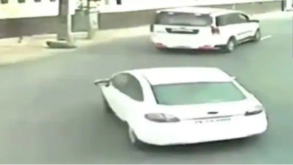 Sidhu Moosewala murder: CCTV shows 2 cars tailing Punjabi singer's vehicle moments before he was shot dead