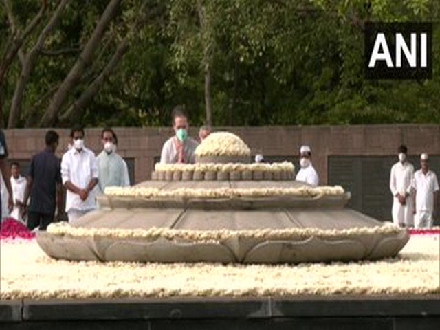 Rajiv Gandhi death anniversary: Sonia, Priyanka Gandhi pay homage