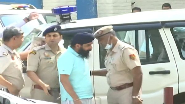 Tajinder Pal Singh Bagga handed over to Delhi Police