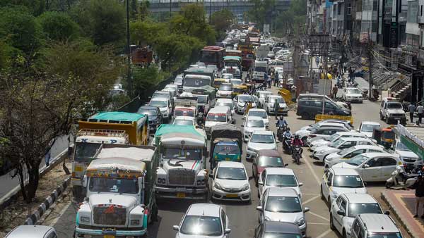 Traffic snarls at Delhi's Shaheen Bagh due to protest against anti-encroachment drive