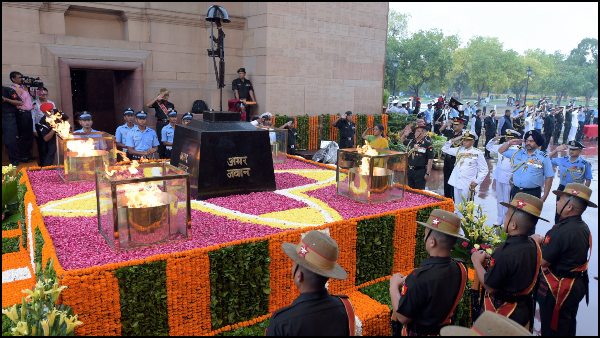 'Inverted Rifle and Helmet', symbol of fallen soldiers shifted from India Gate to National War Memorial