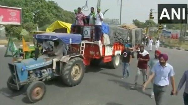 Punjab farmers sit on protest near Chandigarh-Mohali border, CM terms it 'unwarranted'