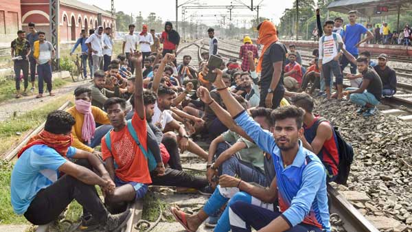 Protest over Agnipath scheme: Army aspirants voice concern, stage protests in Bihar, Jharkhand | Top points