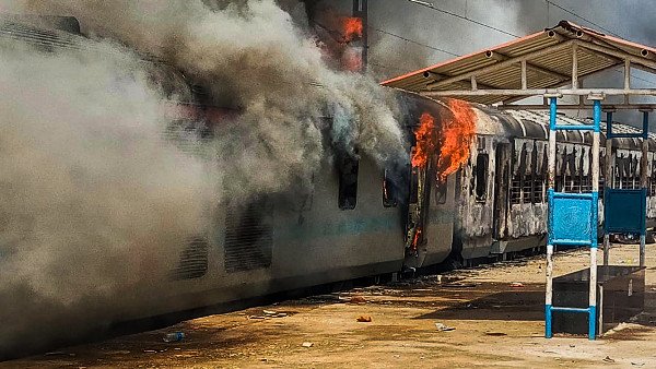 Agnipath protests: Train set on fire, buses vandalised, police outpost set afire in UP