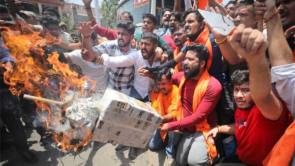 Prophet row: VHP, Bajrang Dal protest against violence after Friday namaz, to meet President