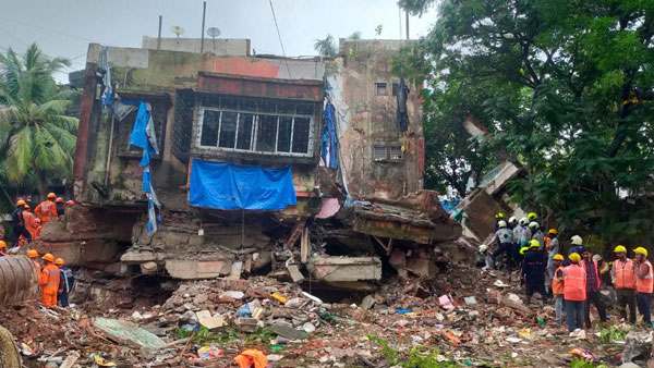 10 trapped after 4-storey building in Mumbai collapses