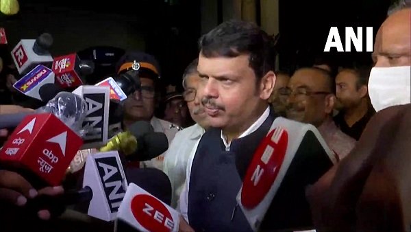 Maha crisis: Fadnavis meets Governor, seeks floor test