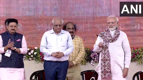 PM Modi lays foundation stone of projects worth Rs 21,000 cr in Vadodara