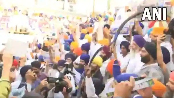 Operation Bluestar anniversary: Swords brandished, pro-Khalistan slogans raised outside Golden Temple