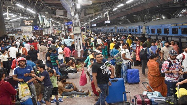 Bharat Bandh against ‘Agnipath’ scheme disrupts road, rail traffic; Over 600 trains cancelled | Top updates