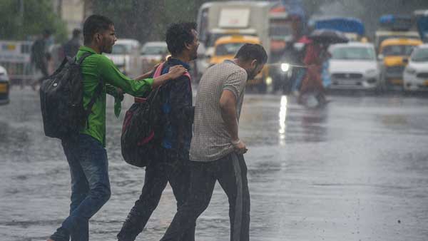 Light rain in Delhi brings slight respite from heat