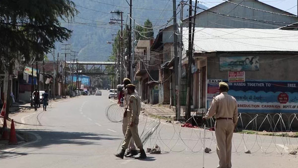 Amidst tension, mobile internet services remain stalled in Kishtwar, Baderwah