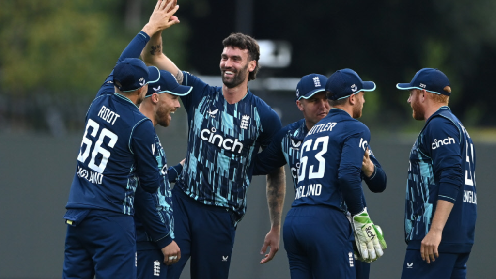 Reece Topley strikes as England thrash South Africa in 2nd ODI