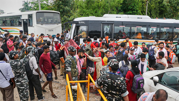 Amarnath Yatra resumes after daylong suspension