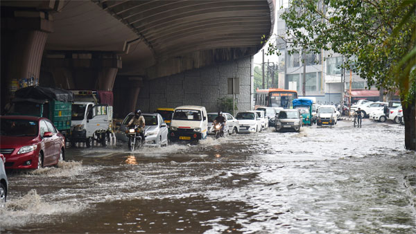 Maharashtra: Two people washed away in floods