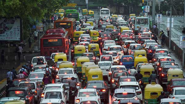 After row between two groups causes traffic jam, Delhi police arrests 27