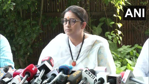 Smriti Irani sends legal notice to Congress leaders